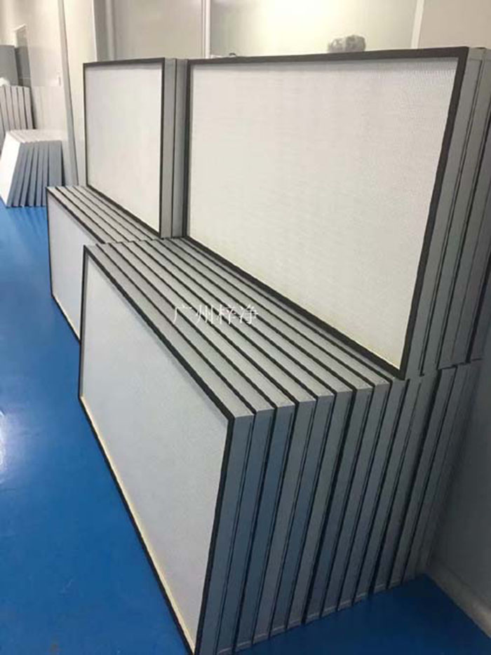 ULPA級超高效空氣過濾器適用于10000級-100級潔凈系統(tǒng)，空調系統(tǒng)，因此產(chǎn)品已廣泛應用于電子、微電子、半導體、光器件、生物和醫(yī)藥線路、照相機和光學儀器、精密機械等多個領域。